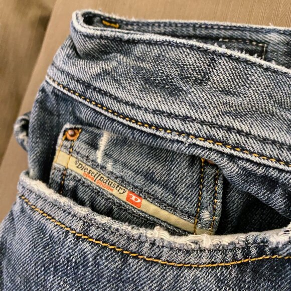 Diesel - vintage KURREN distressed boot cut button fly jeans (2009) 34 x 32 - Picture 4 of 12